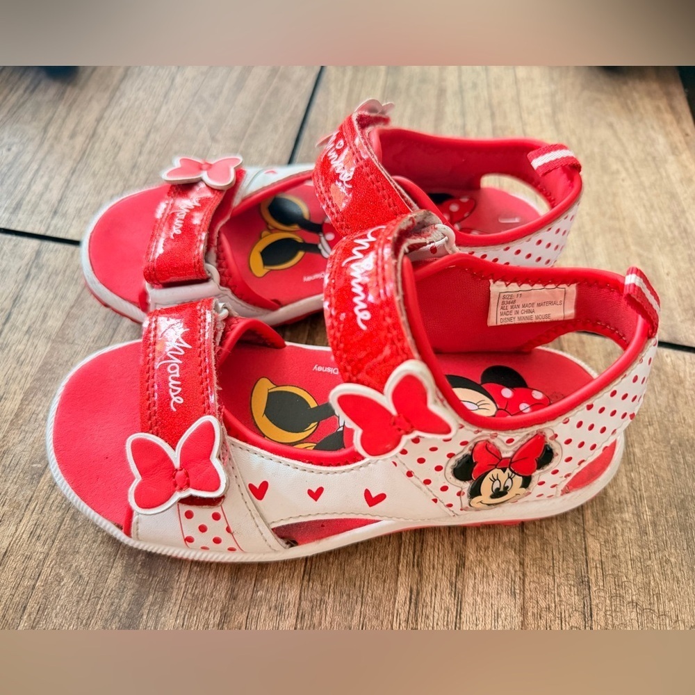 Disney Minnie Mouse children's red and white polka dot closed-toe sports sandals